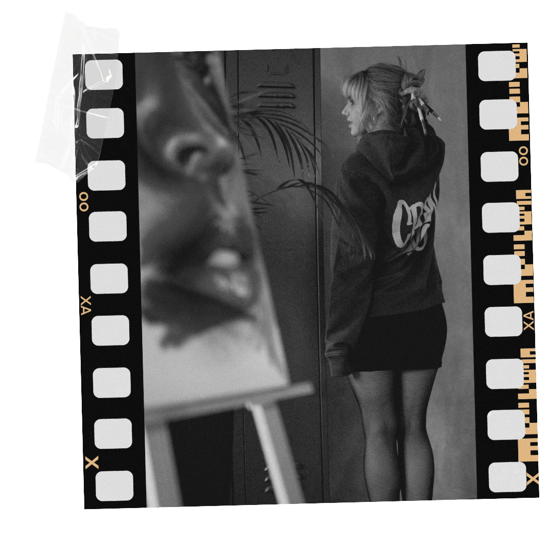 frame_crewlovehoodie